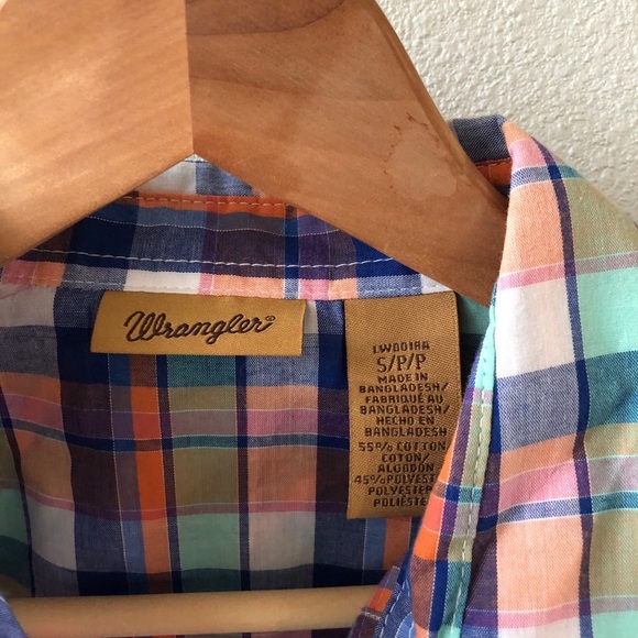 NWOT Wrangler button down - Picture 2 of 3